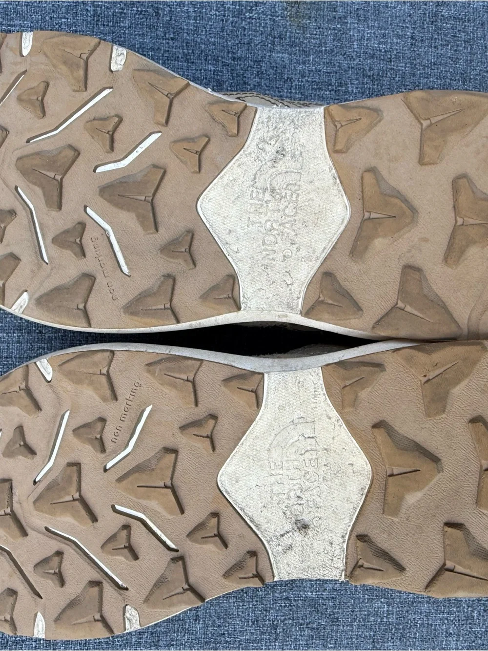 THE NORTH FACE Kid's Fastpack Hiking Sneaker tan